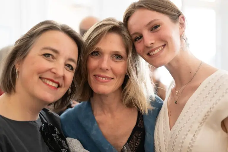 Saskia ter Welle with her friend Magali and her daughter Bérénice during the Pop Up exhibition at Atelier Néerlandais in Paris
