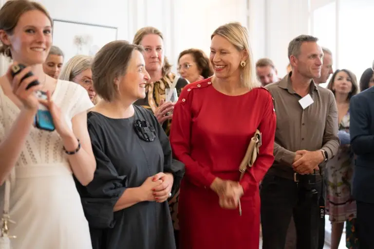 Saskia ter Welle and Els Reuvers smiling at each other during the Pop Up exhibition at Atelier Néerlandais in Paris